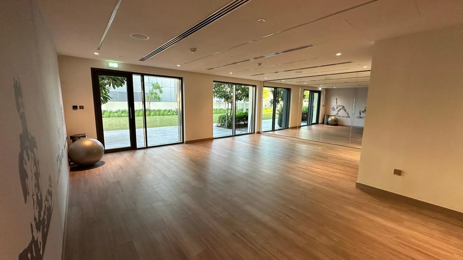Direct Burj Khalifa Views / 5 Min Walk From Dubai Mall / Designer Choice / 6 People / New Building / Balcony United Arab Emirates