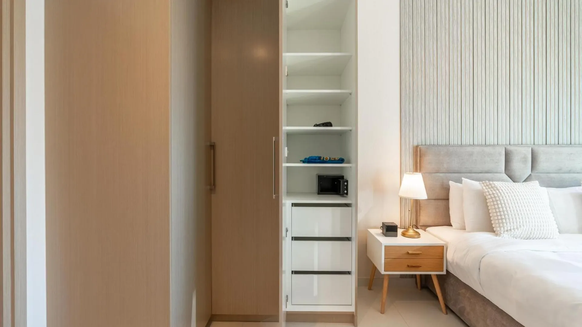 Apartment Direct Burj Khalifa Views / 5 Min Walk From Dubai Mall / Designer Choice / 6 People / New Building / Balcony United Arab Emirates