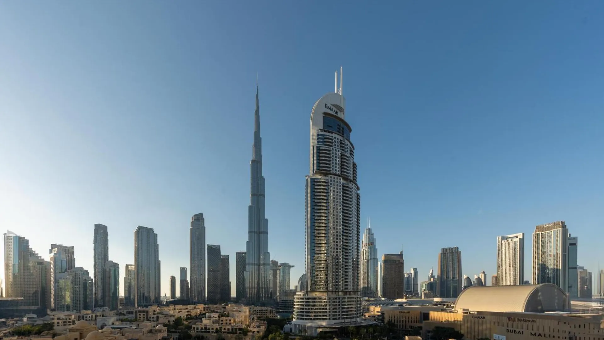 Direct Burj Khalifa Views / 5 Min Walk From Dubai Mall / Designer Choice / 6 People / New Building / Balcony