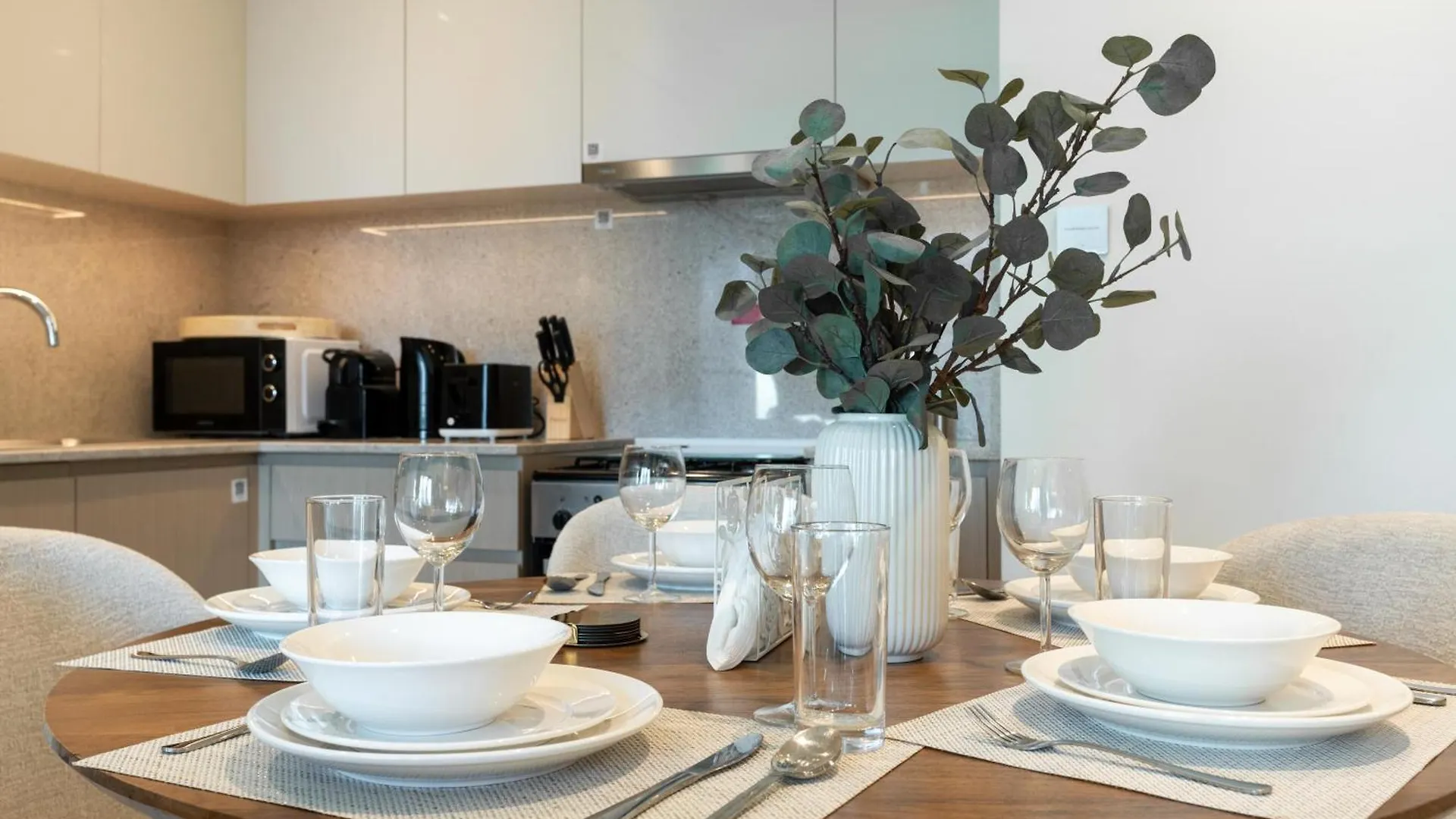 Direct Burj Khalifa Views / 5 Min Walk From Dubai Mall / Designer Choice / 6 People / New Building / Balcony Apartment