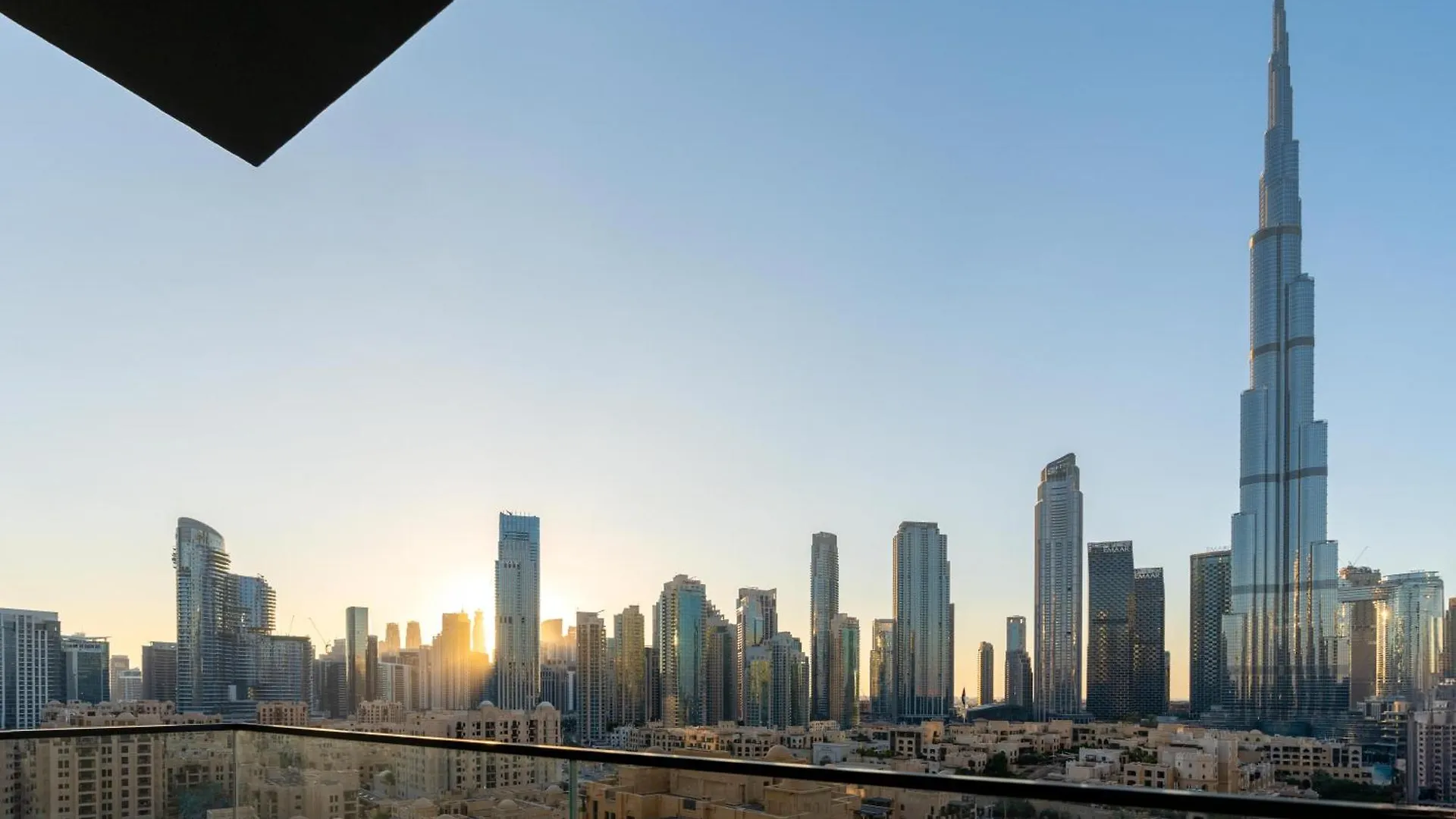Direct Burj Khalifa Views / 5 Min Walk From Dubai Mall / Designer Choice / 6 People / New Building / Balcony Apartment