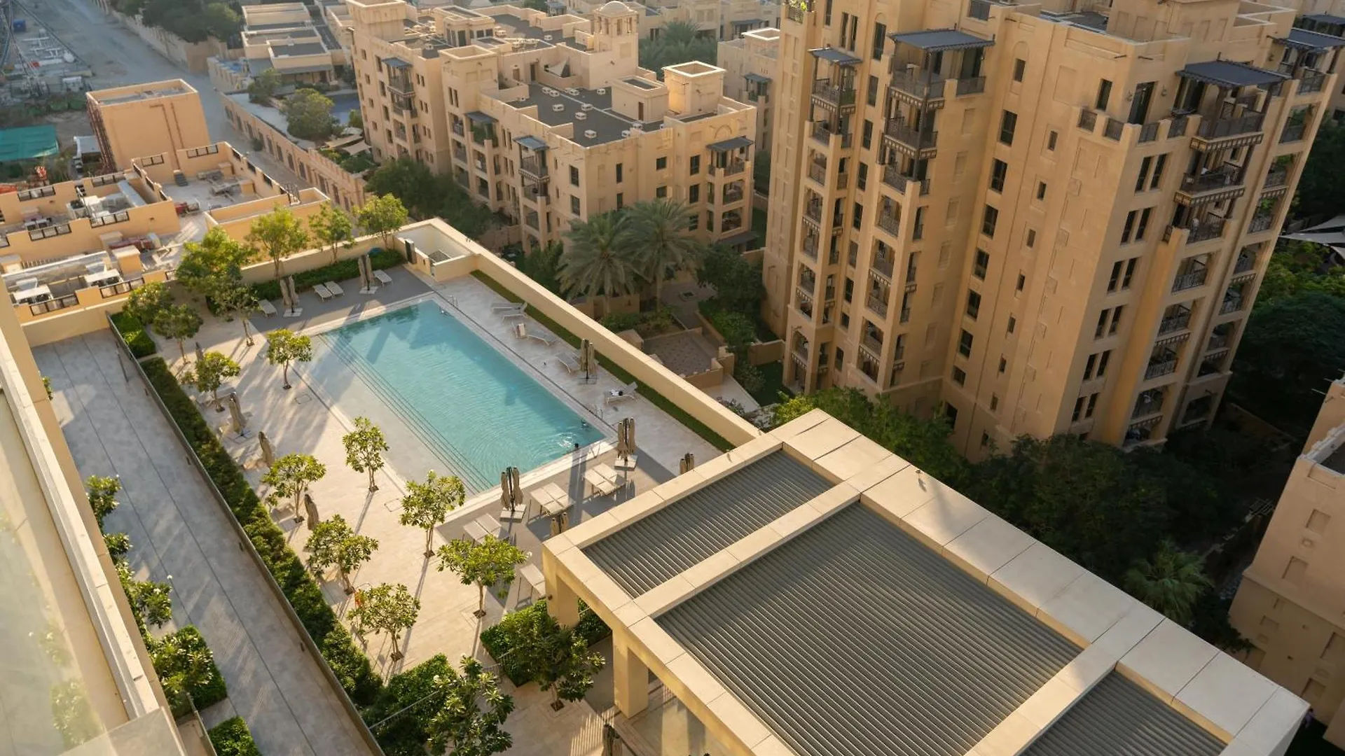 Direct Burj Khalifa Views / 5 Min Walk From Dubai Mall / Designer Choice / 6 People / New Building / Balcony