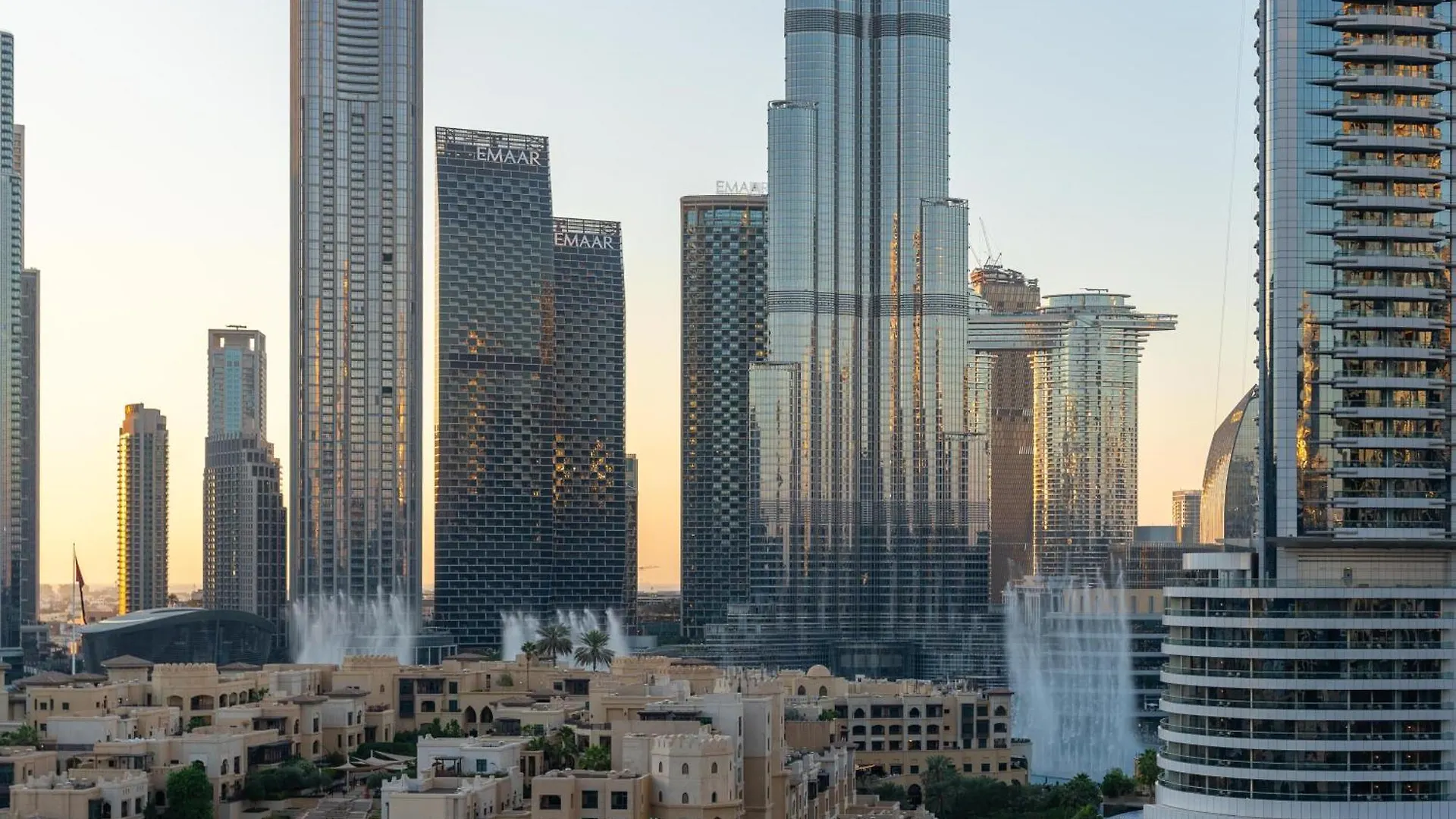 Apartment Direct Burj Khalifa Views / 5 Min Walk From Dubai Mall / Designer Choice / 6 People / New Building / Balcony