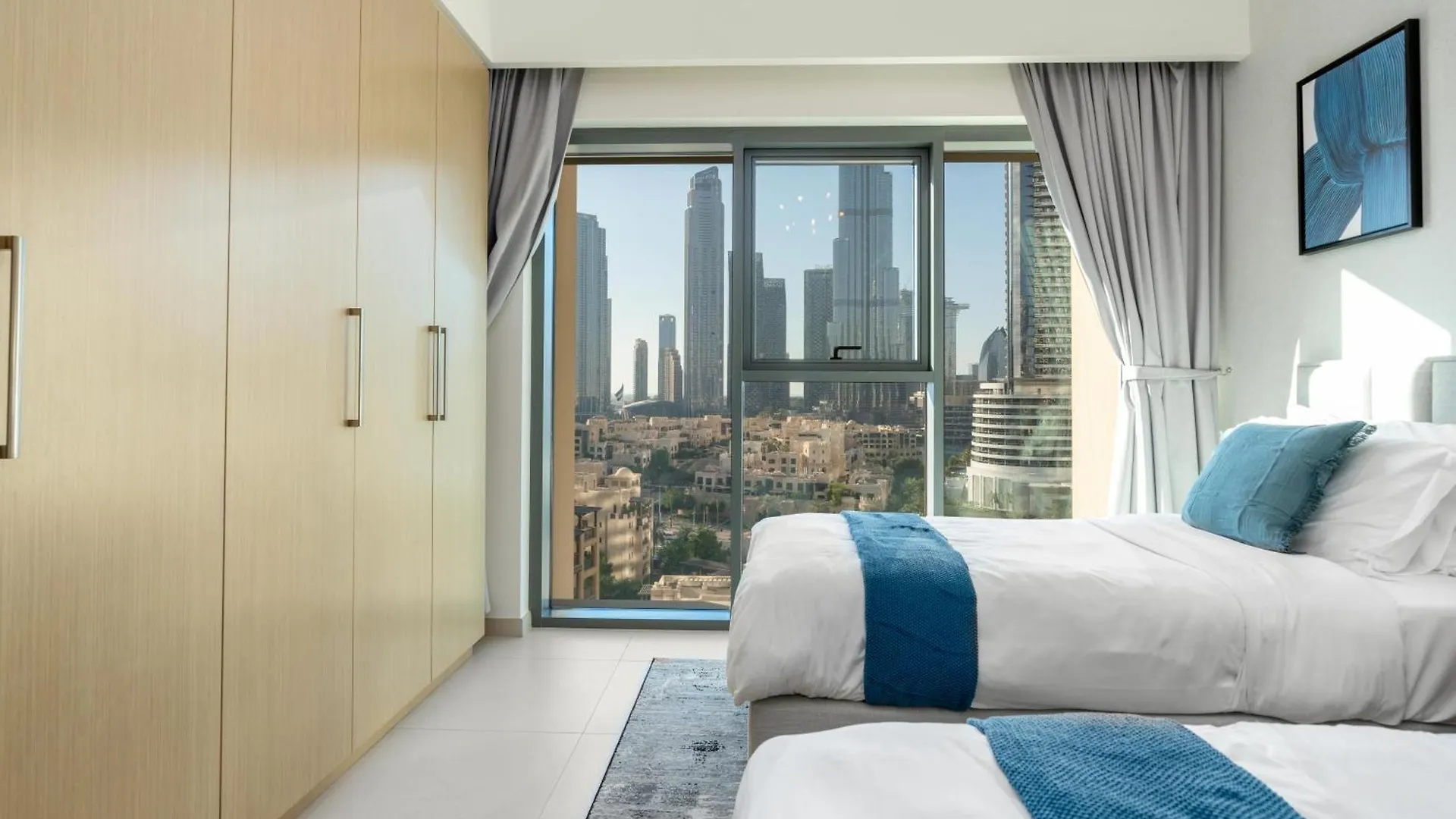 Direct Burj Khalifa Views / 5 Min Walk From Dubai Mall / Designer Choice / 6 People / New Building / Balcony United Arab Emirates