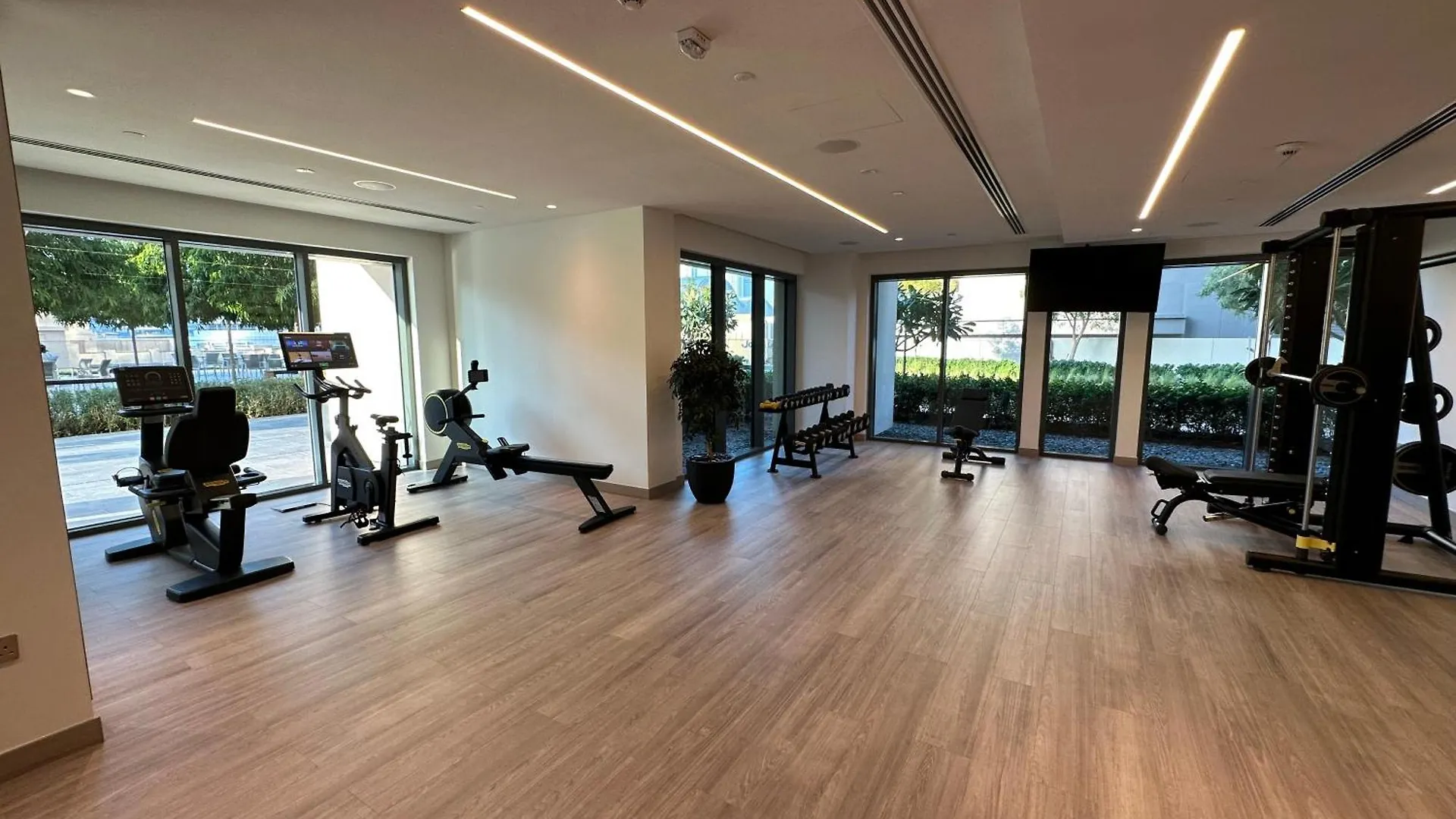 Direct Burj Khalifa Views / 5 Min Walk From Dubai Mall / Designer Choice / 6 People / New Building / Balcony Lejlighed
