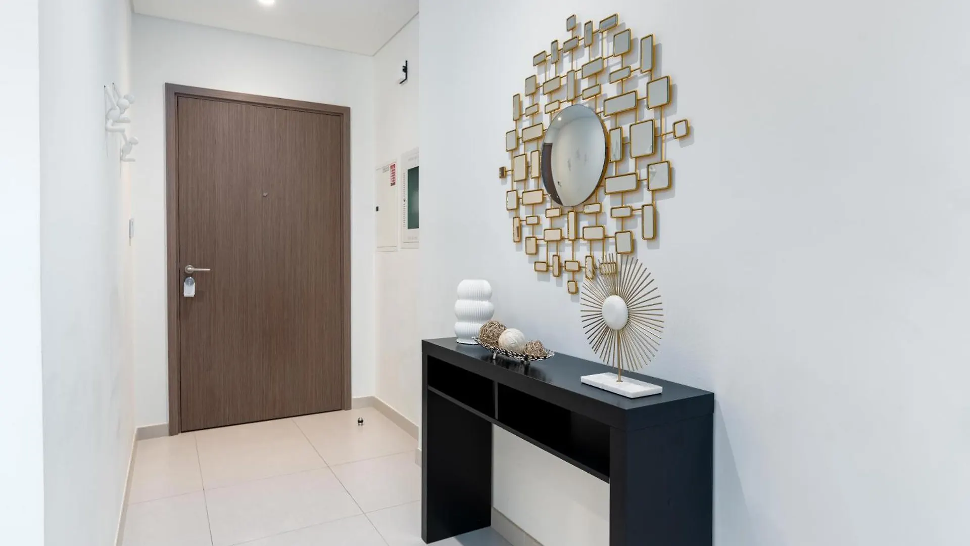 Direct Burj Khalifa Views / 5 Min Walk From Dubai Mall / Designer Choice / 6 People / New Building / Balcony 0*,  Forenede Arabiske Emirater