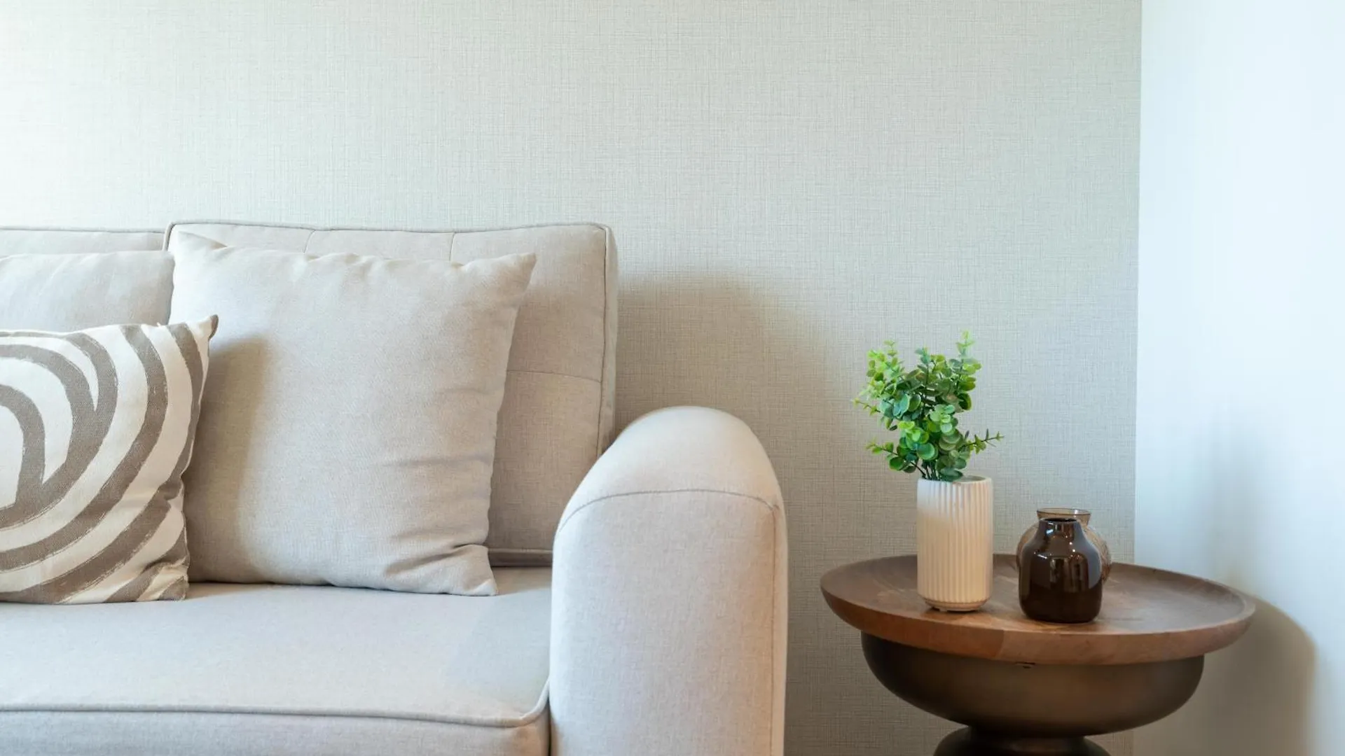 Direct Burj Khalifa Views / 5 Min Walk From Dubai Mall / Designer Choice / 6 People / New Building / Balcony 0*,  Forenede Arabiske Emirater