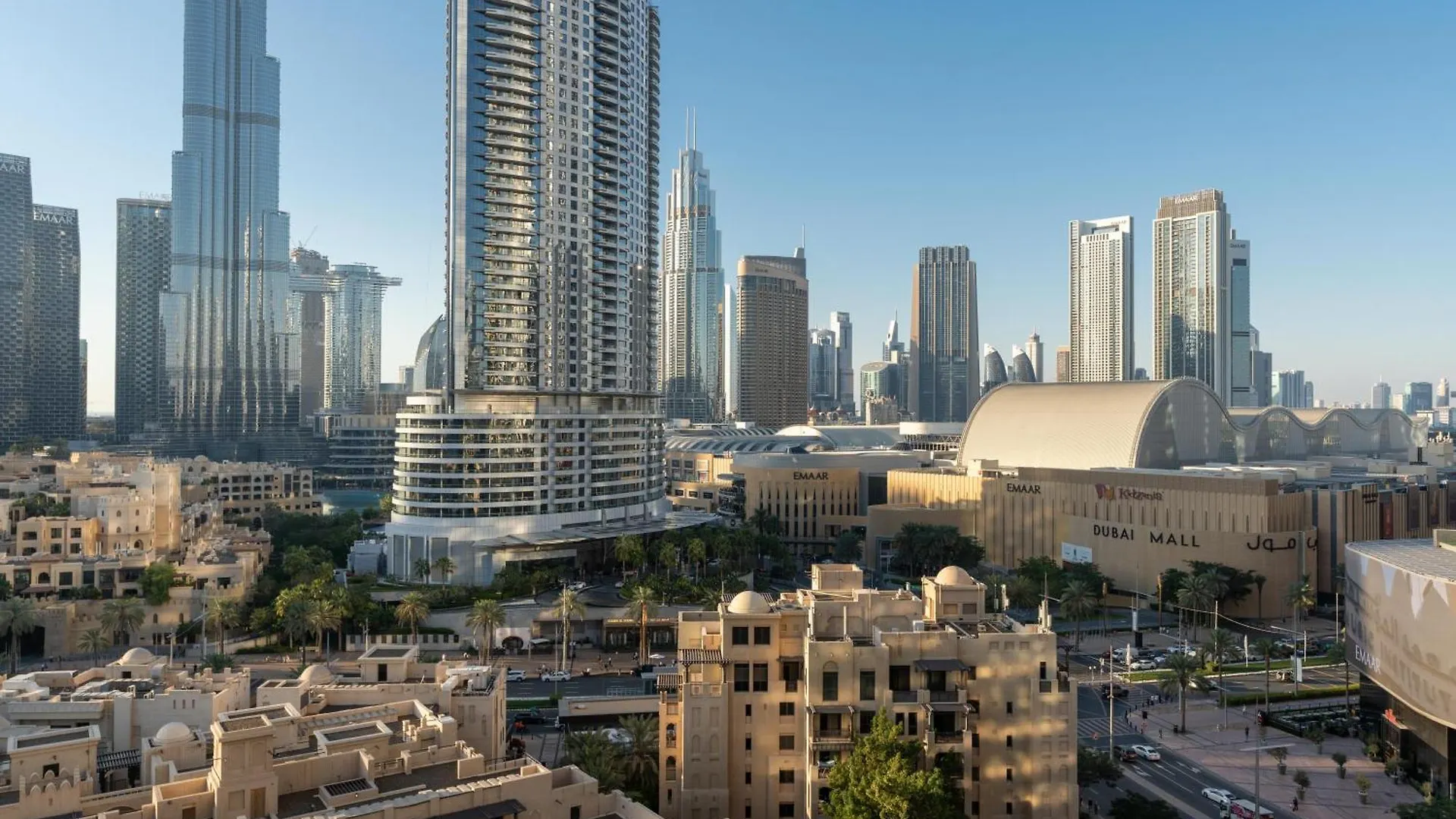 Direct Burj Khalifa Views / 5 Min Walk From Dubai Mall / Designer Choice / 6 People / New Building / Balcony