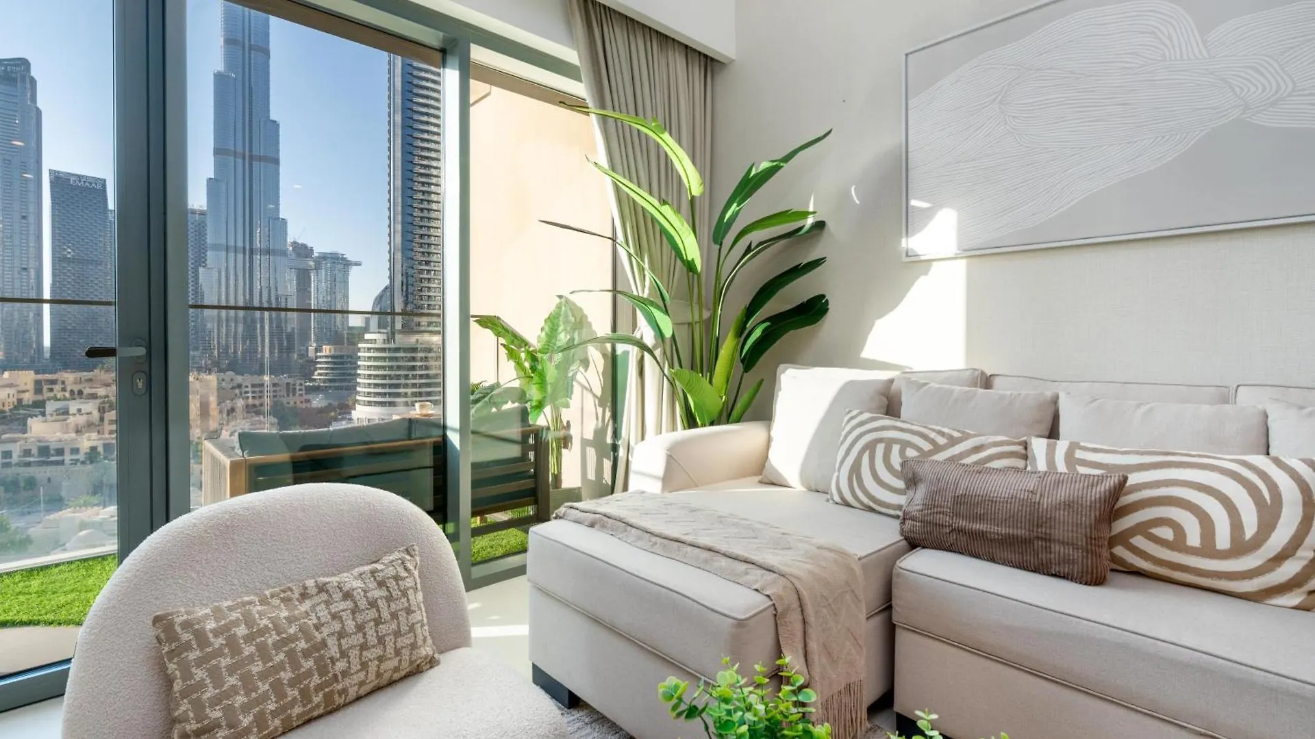 Direct Burj Khalifa Views / 5 Min Walk From Dubai Mall / Designer Choice / 6 People / New Building / Balcony 0*,  Forenede Arabiske Emirater
