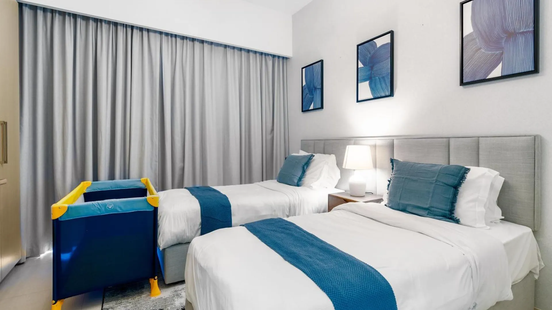Lejlighed Direct Burj Khalifa Views / 5 Min Walk From Dubai Mall / Designer Choice / 6 People / New Building / Balcony