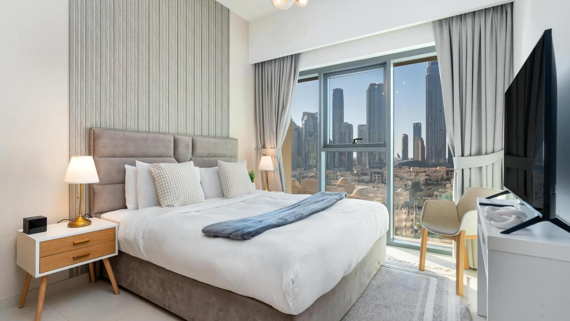 Direct Burj Khalifa Views / 5 Min Walk From Dubai Mall / Designer Choice / 6 People / New Building / Balcony 0*,