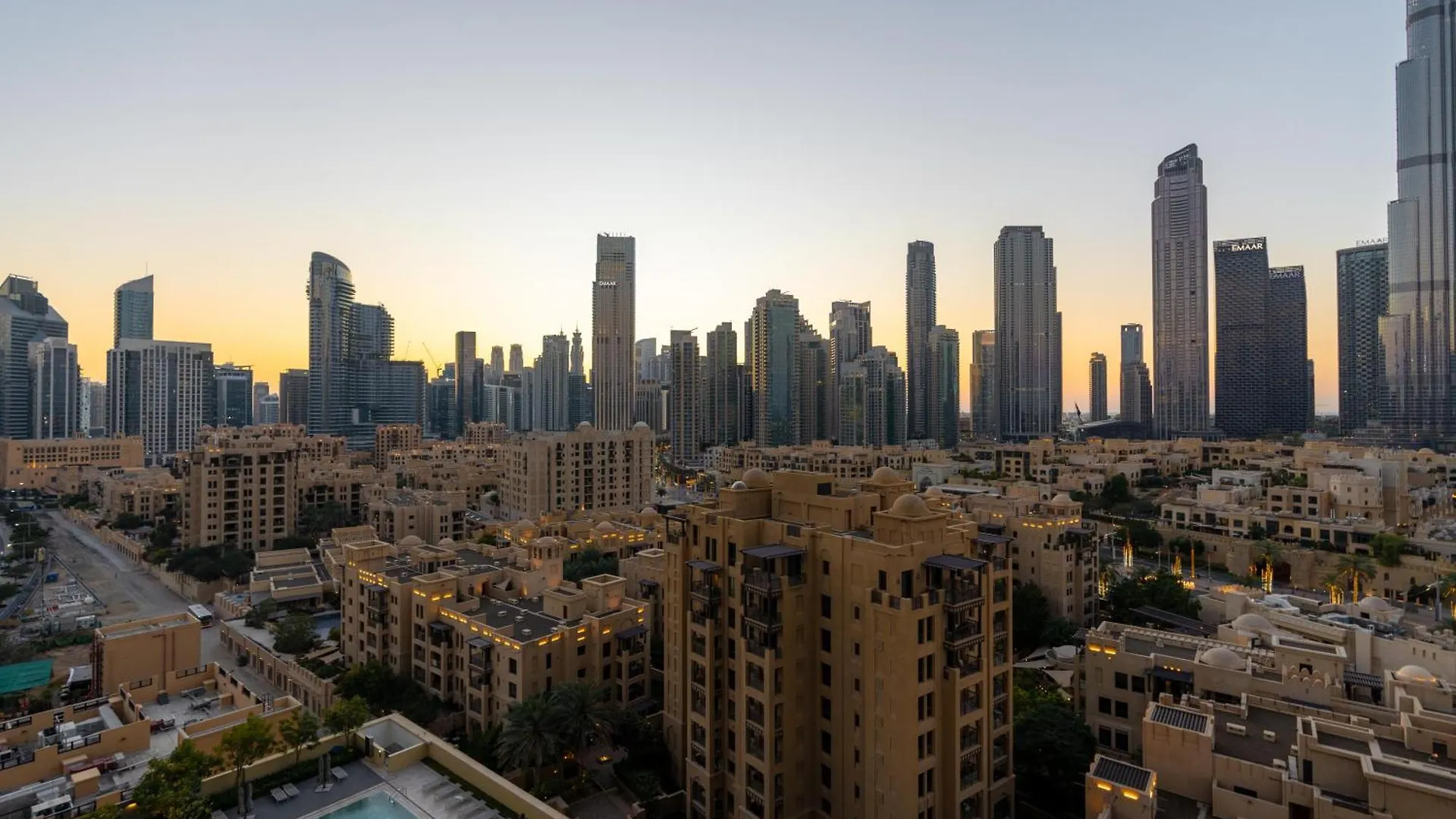 Direct Burj Khalifa Views / 5 Min Walk From Dubai Mall / Designer Choice / 6 People / New Building / Balcony 0*,