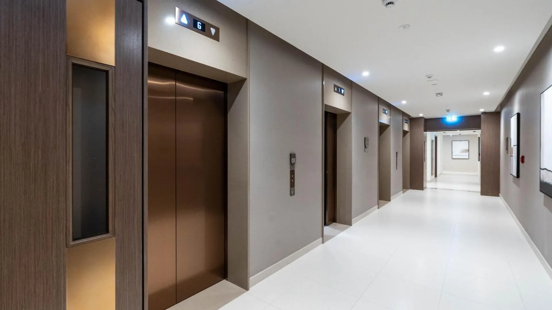 Direct Burj Khalifa Views / 5 Min Walk From Dubai Mall / Designer Choice / 6 People / New Building / Balcony Lejlighed