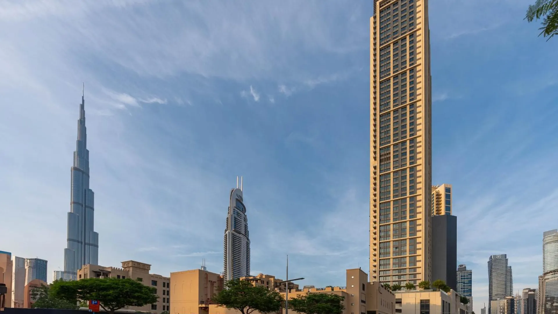 Direct Burj Khalifa Views / 5 Min Walk From Dubai Mall / Designer Choice / 6 People / New Building / Balcony