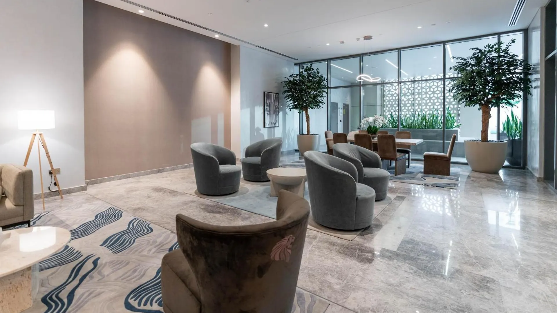 Direct Burj Khalifa Views / 5 Min Walk From Dubai Mall / Designer Choice / 6 People / New Building / Balcony